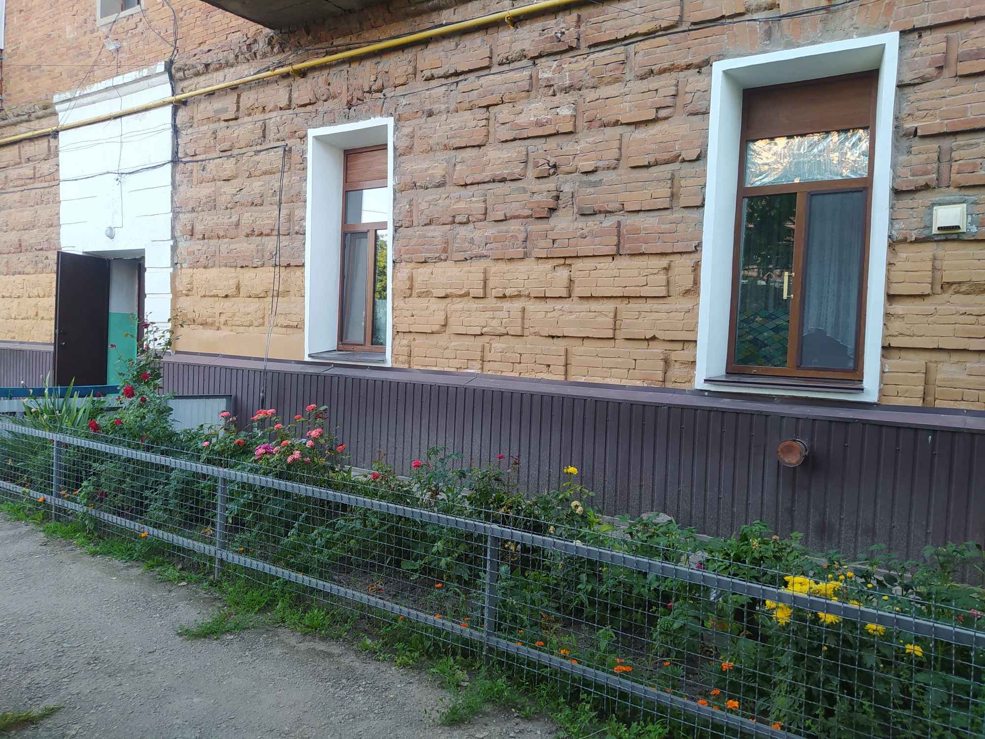 Перший поверх 60 квадратних метрів.