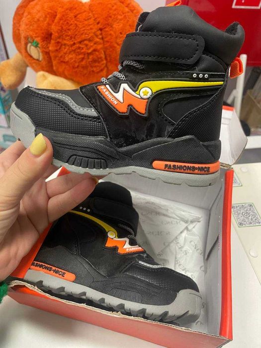 Buty zimowe chłopięce czarne  stylowe, kozaki 23r