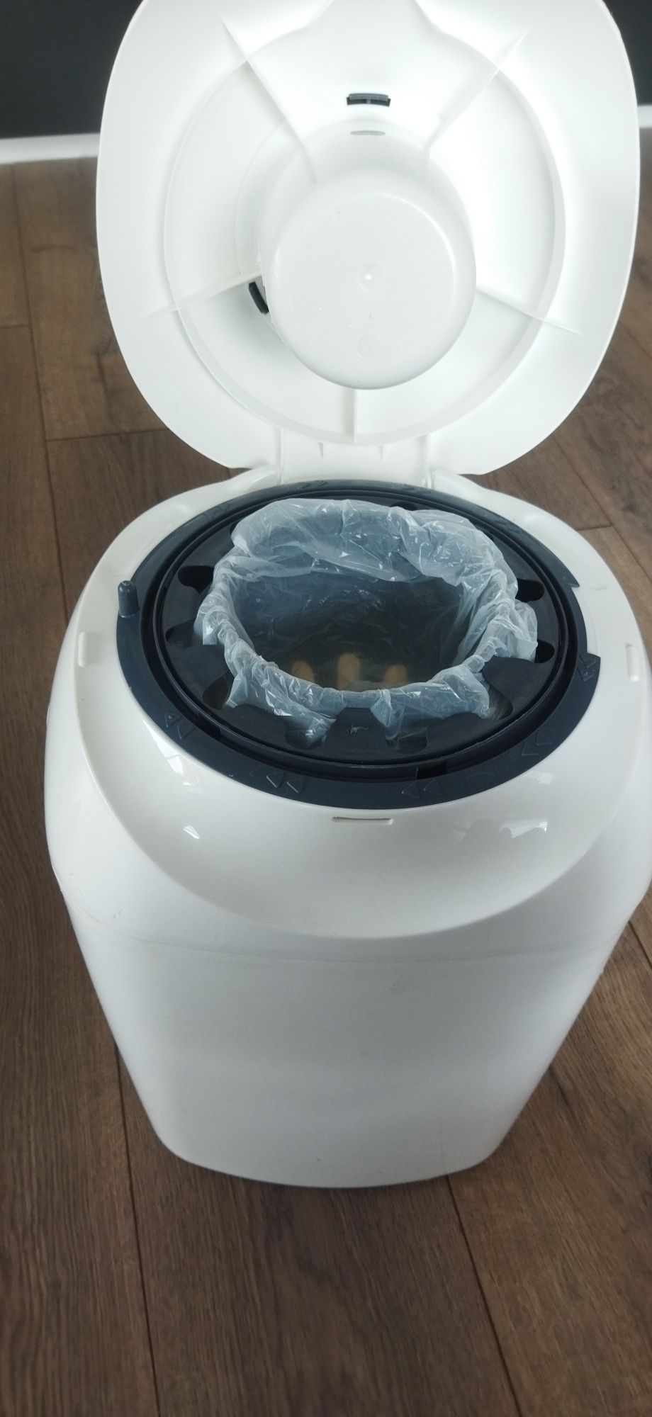 Kosz na zużyte pieluchy tommee tippee sangenic śmietnik