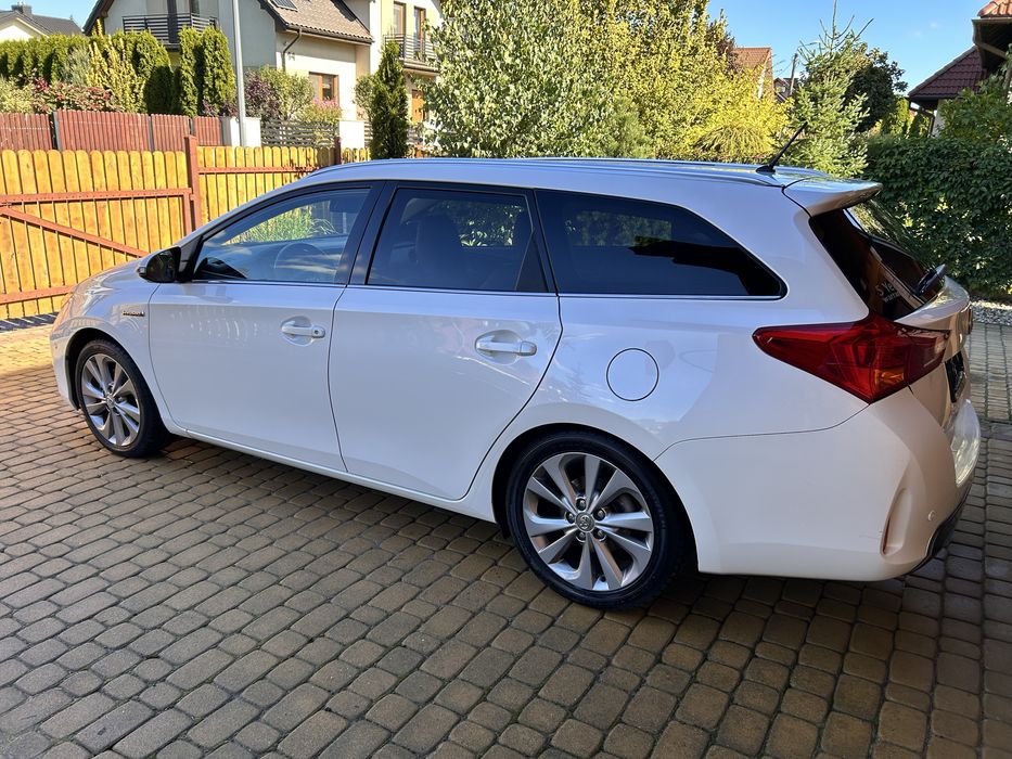 Toyota Auris 1.8 Hybryd bogata opcja