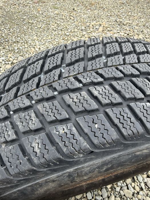 Komplet kół zimowych Nissan Navara NP300 – 265/70 R16, felgi stalowe