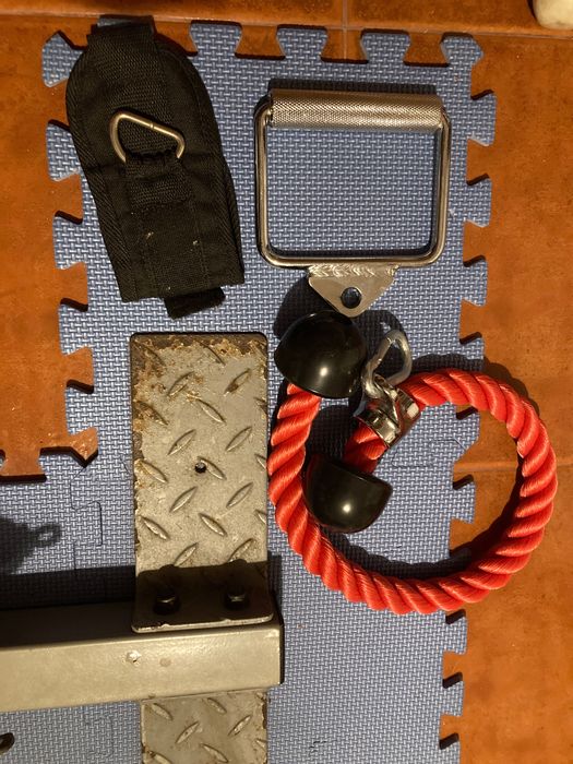 Estação de musculação multifunção