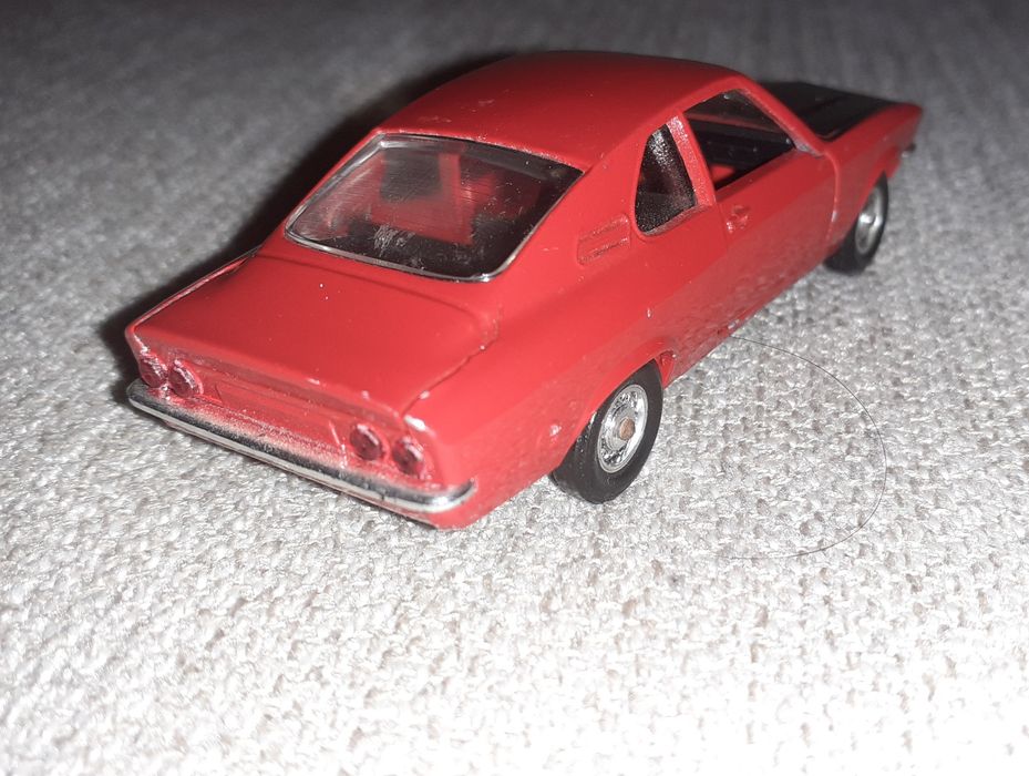 Opel Manta (solido) 1:43 (miniaturas)