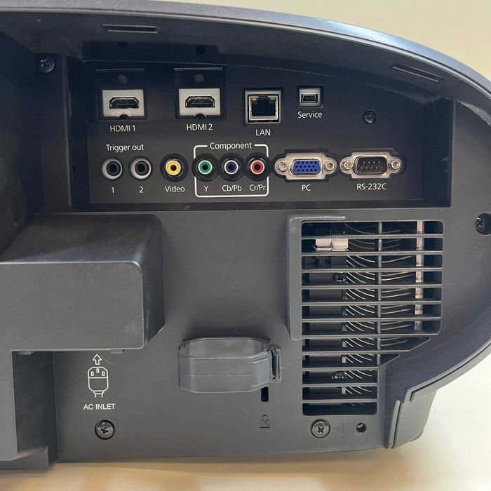 EPSON PowerLitePro Cinema LS9600e 3LCD Лазерний проектор Made in JAPAN