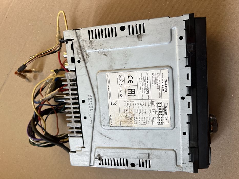 Продам автомагнітолу ALPINE UTE-92BT original