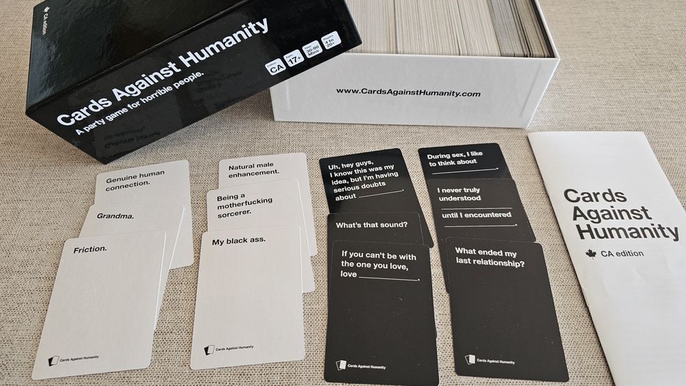 Jogo de cartas "Cards Agaisnt Humanity - Eng - Edição Canada