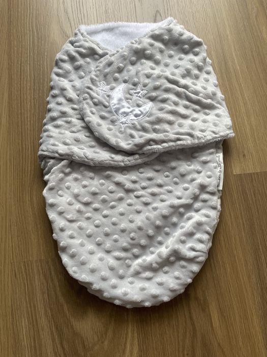 Szary otulacz niemowlęcy