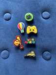 Chłopięce przypinki crocks Mario Auto Pad konsola