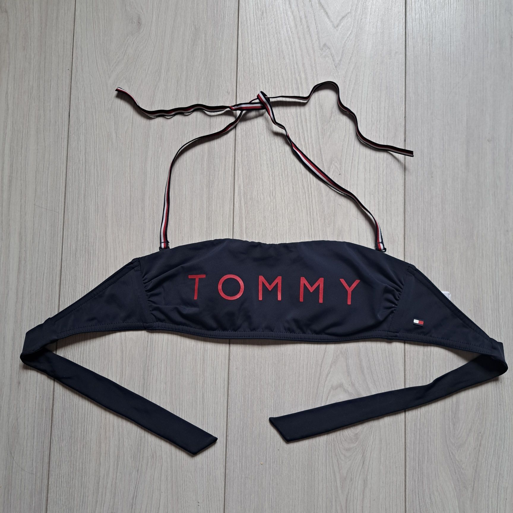 Топ, купальник Tommy Hilfiger.