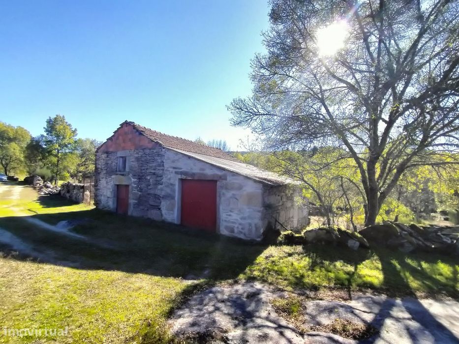 OPORTUNIDADE - QUINTA com frente privada de Rio