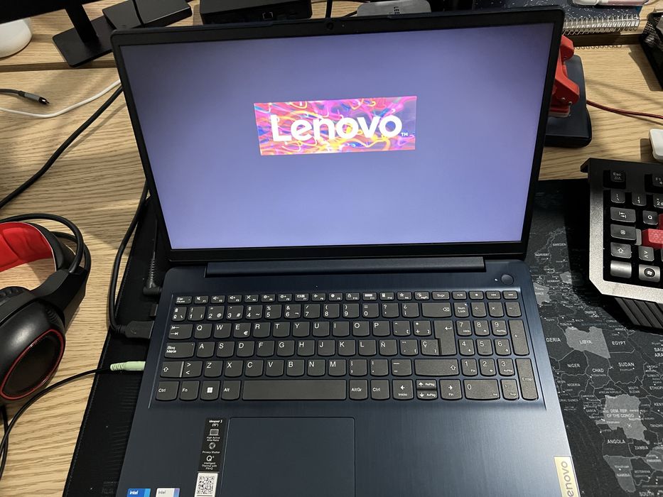 Portátil Lenovo Ideapad 3 15itl6
