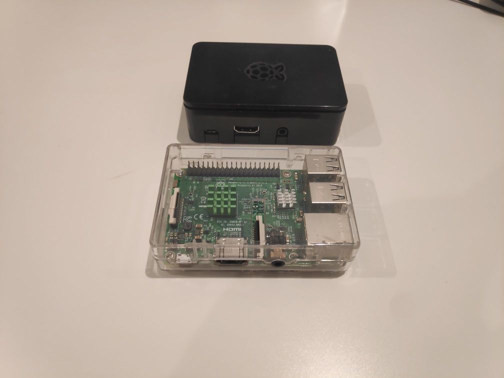 Raspberry pi b + caixa + carregador + cartao sd