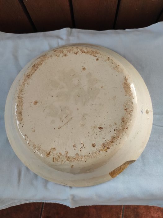 Saladeira em faiança Esponjada