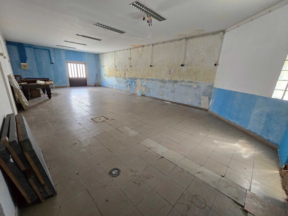 Duas (2) lojas no Planalto de Santarém