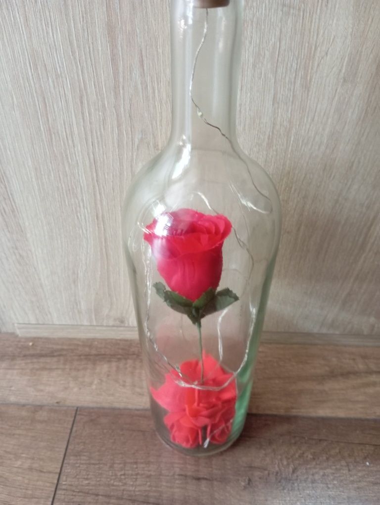 Róża butelka lampka na prezent
