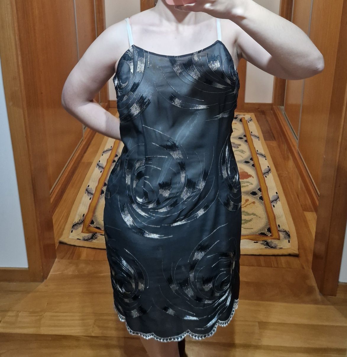 Vestido preto de senhora