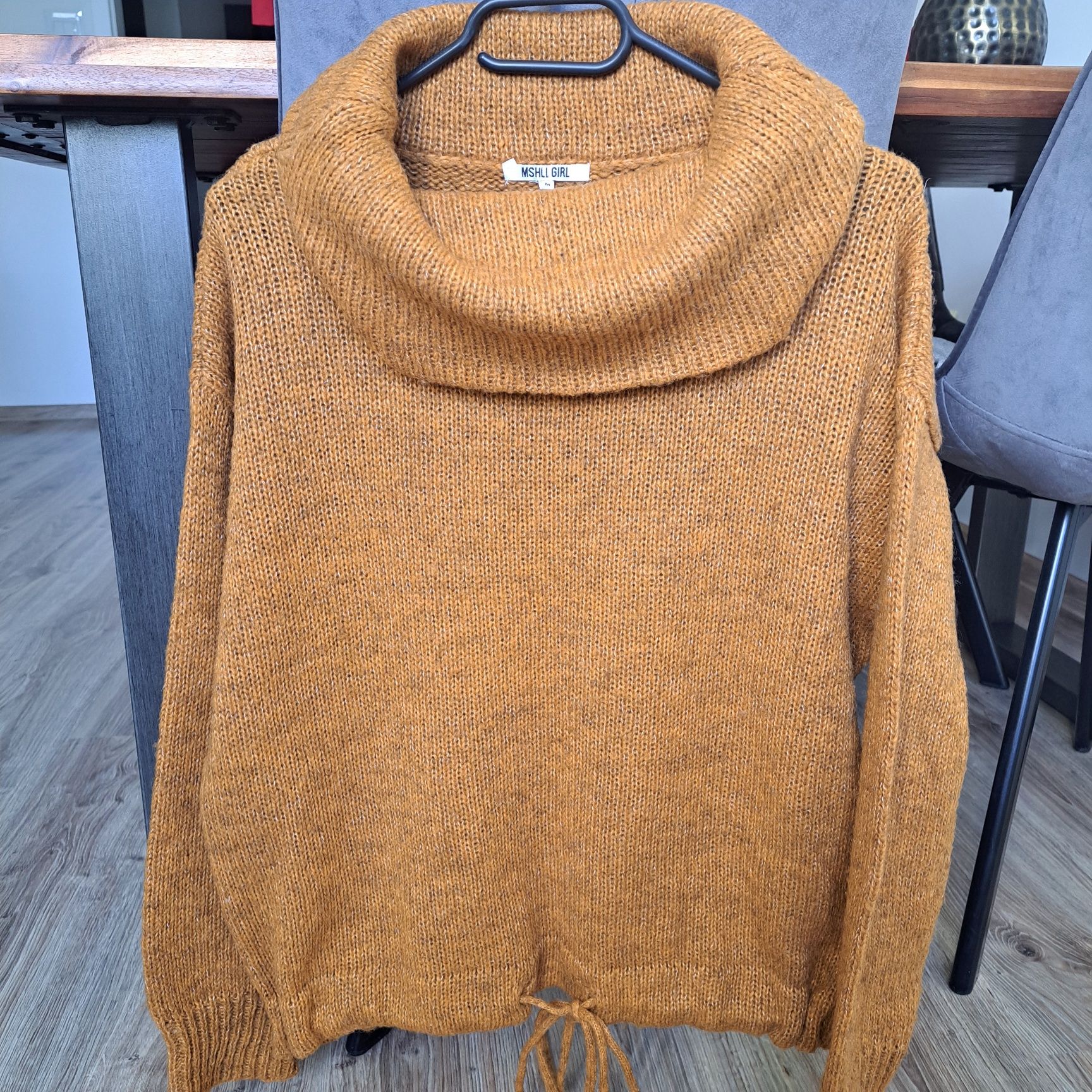 Sweter damski w kolorze miodu