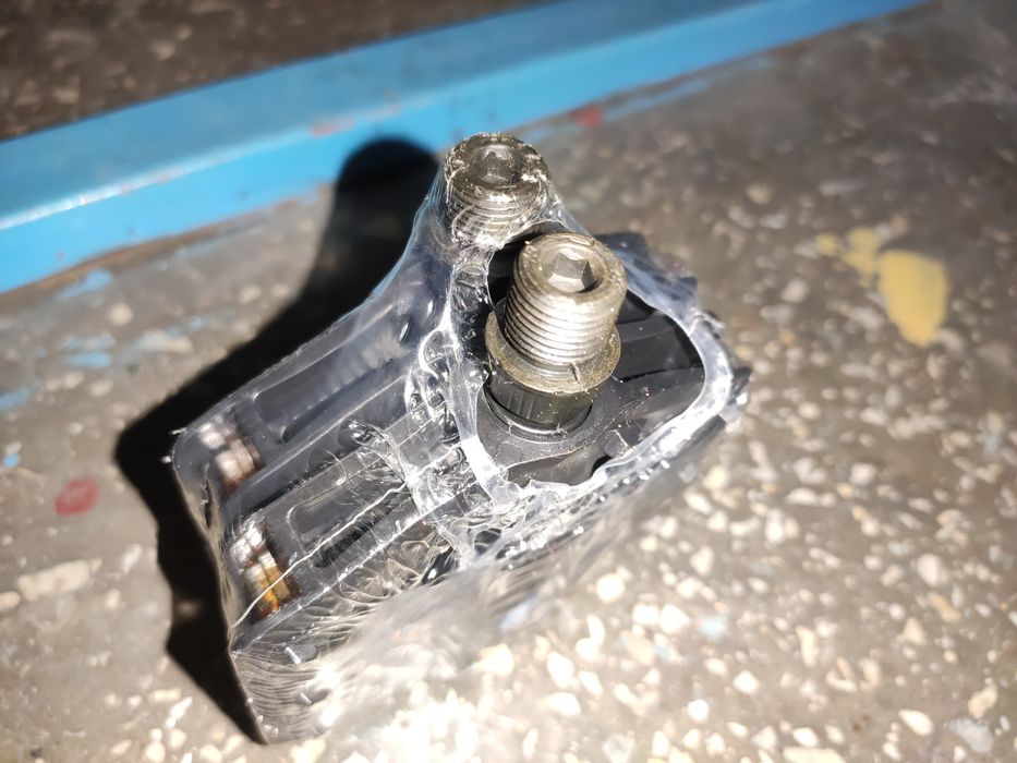 Обід заспицований з втулкою, педалі від Crosser.