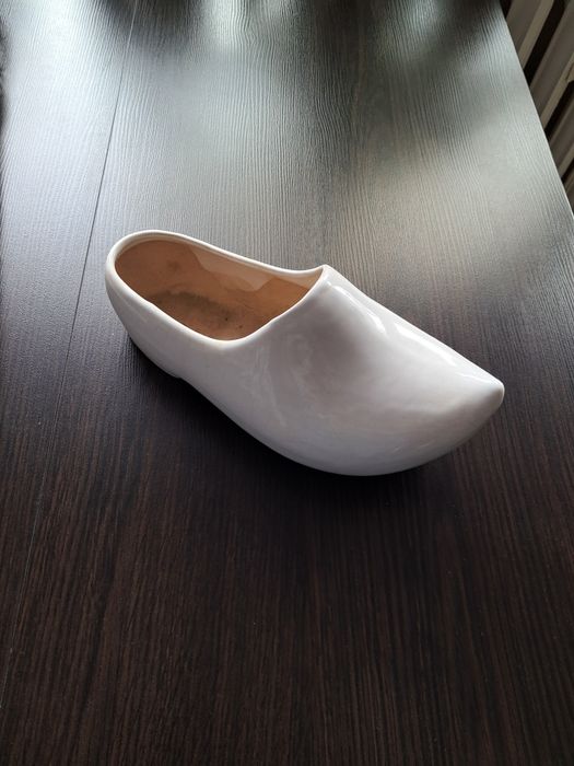 Ceramiczna doniczka but