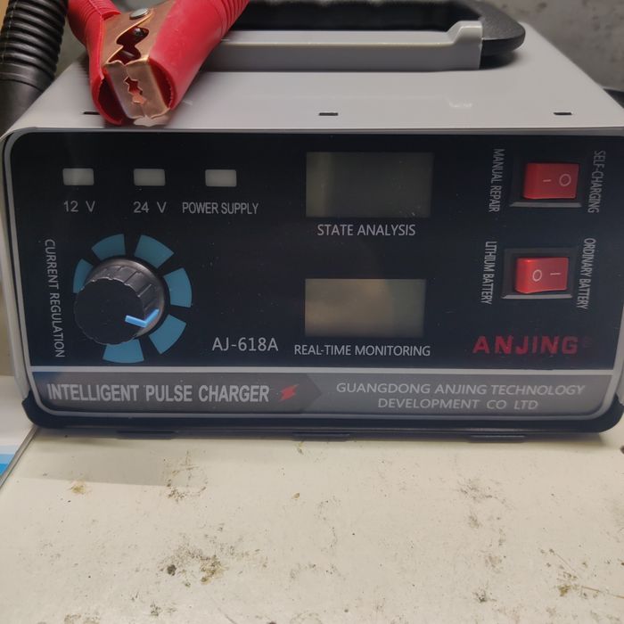 Зарядка автомобільна інтелектуальна