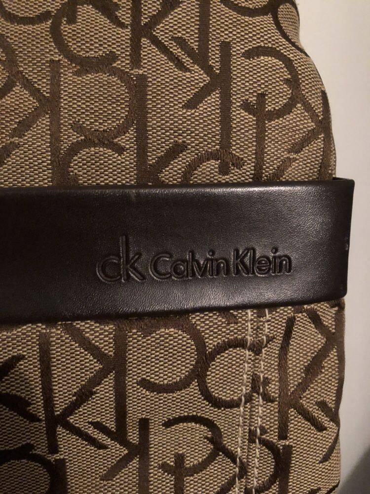 Vendo Mala Calvin Klein genuína como nova.