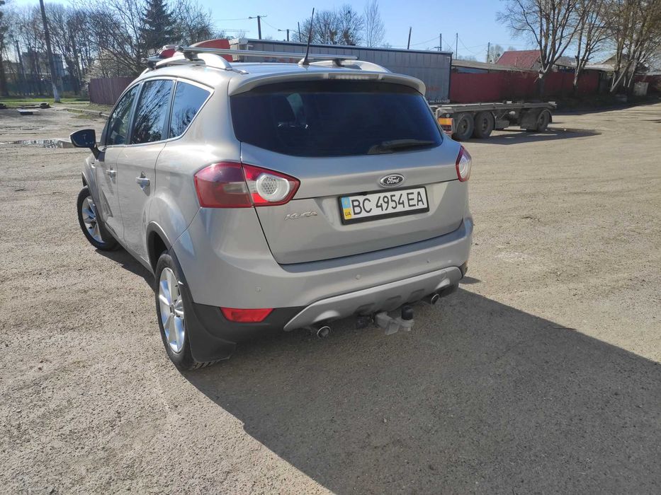 автомобіль Ford kuga 1