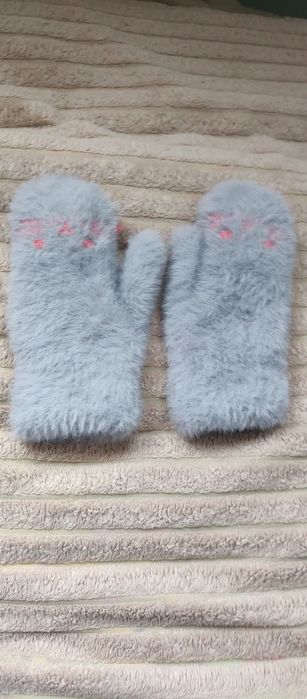 Рукавички 3-6 років як нові