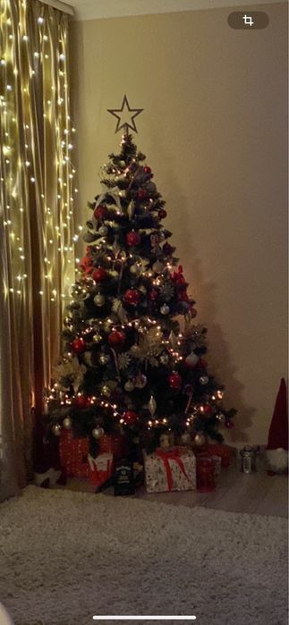 Ялинка штучна.