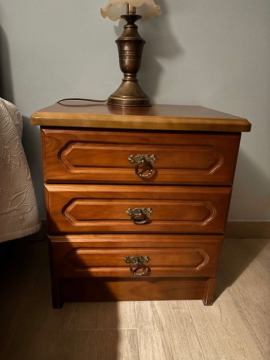 Mobília antiga em bom estado de conservação