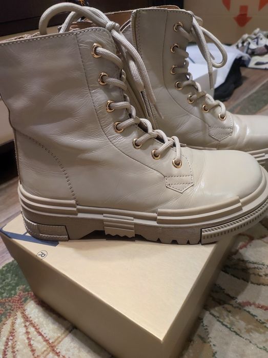 Жіночі або підліткові черевики