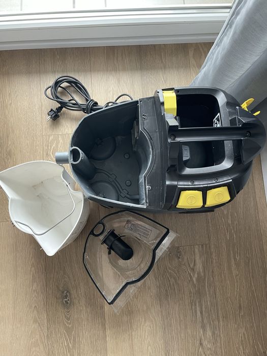 Karcher Puzzi 8/1 – odkurzacz piorący, używany, w bardzo dobrym stanie