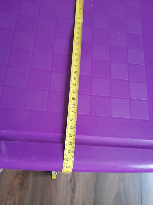 Mały plastikowy stolik + krzesełko