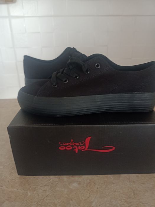 Кросівки чоловічі