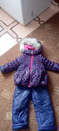 Продам зимовий дитячий комбінезон на дівчинку розмір 104 см