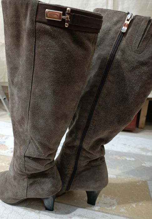 Продам взуття (чоботи)