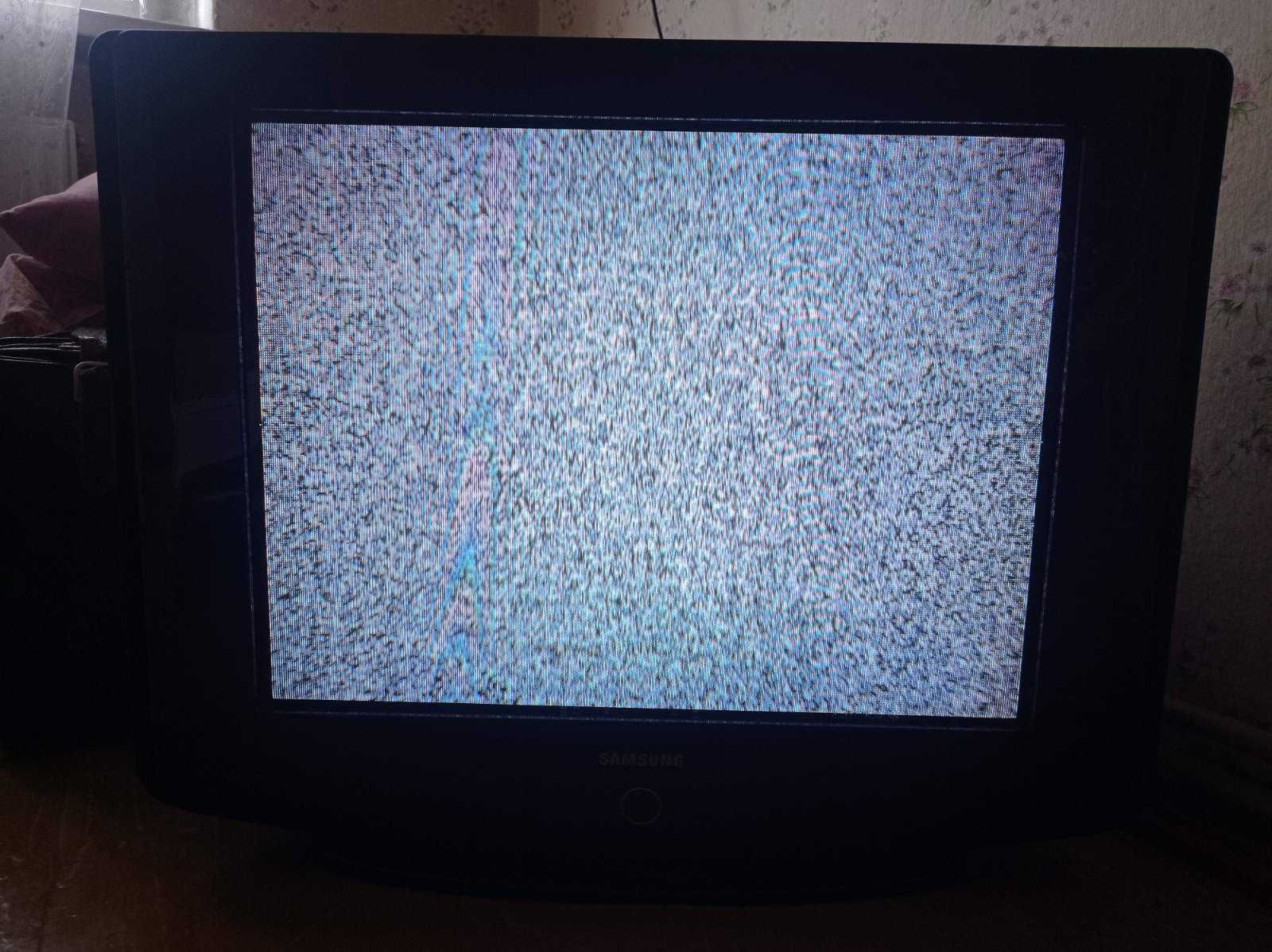 Телевізор з пультом в гарному стані діагональ 70 см.
