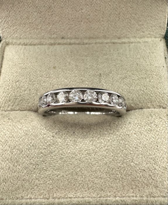 Złoty pierścionek z diamentami 0,84ct Si/H-J (wycena na 6150zł)