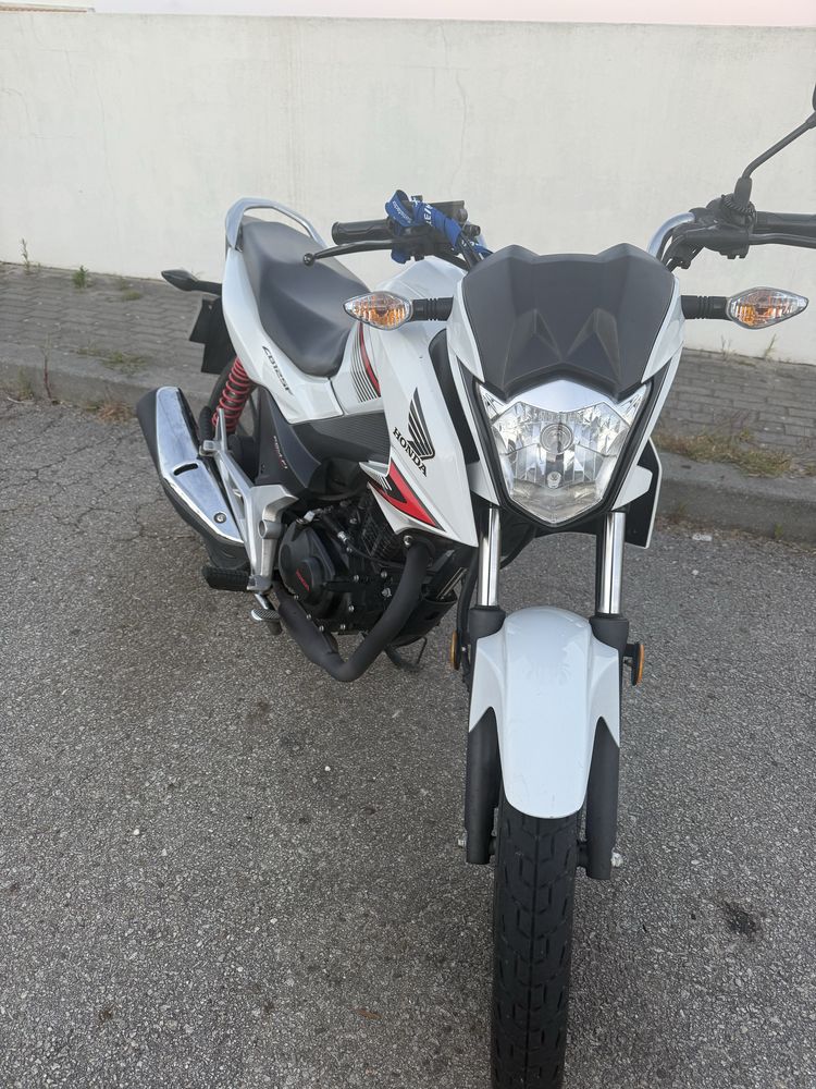 Honda Cb125F toda de origem, baixo KM.