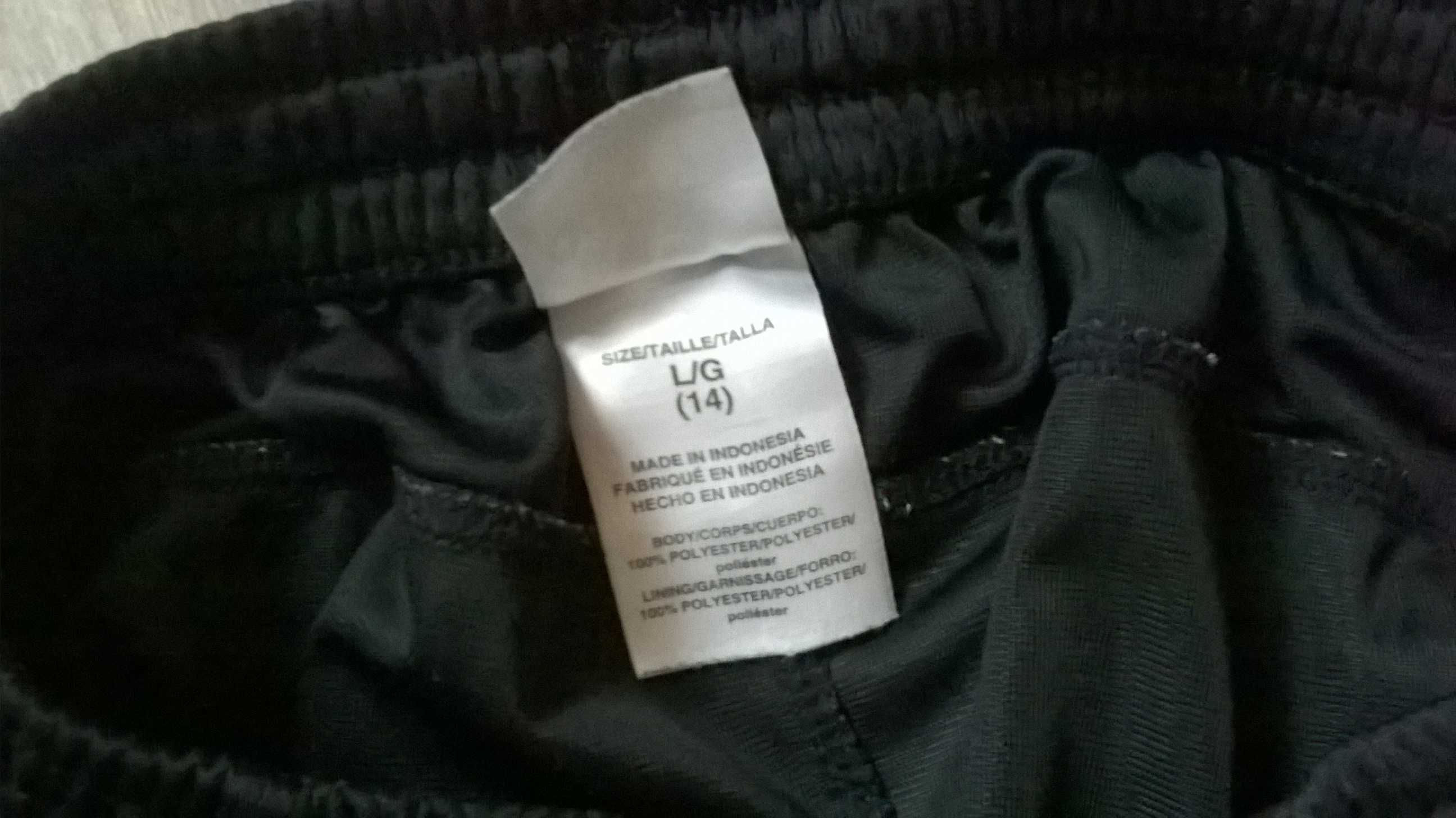 Spodenki Adidas (140-146 cm) 10-14 lat /uszkodzone/