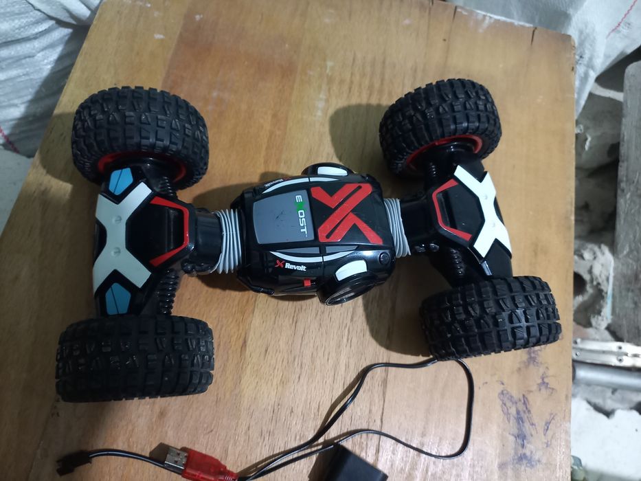 Радіокерована машинка Silverlit Revolt 1:18 2.4 ГГц (20253) (489181320