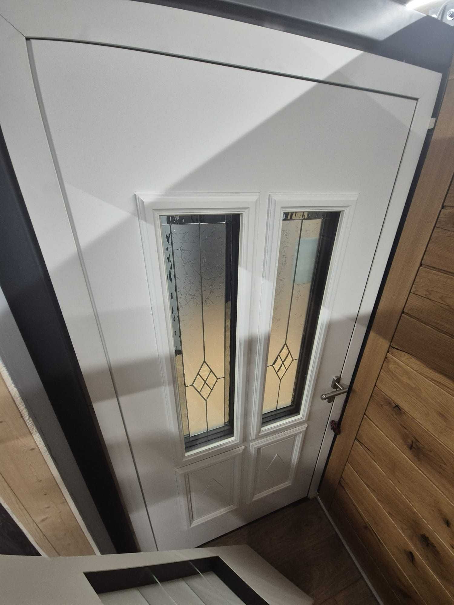 Drzwi klasyczne zewnętrzne Aluminiowe PIRNAR 90 Lewe z witrażem