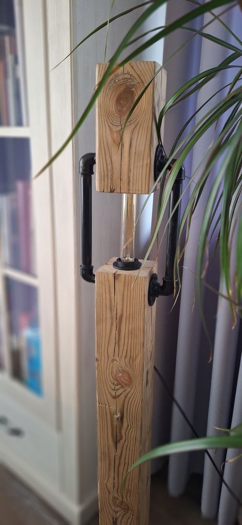 Lampa stojąca typu loft