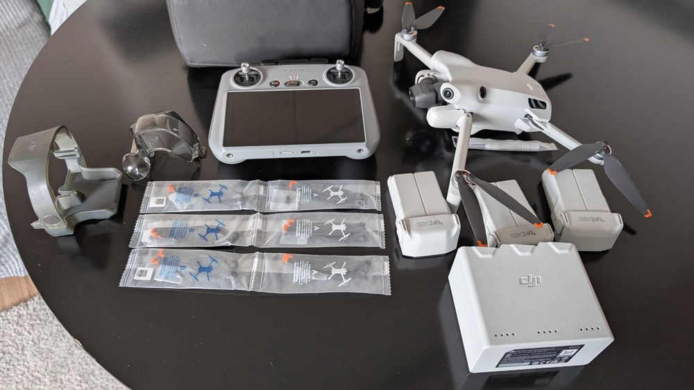 DJI Mini 4 Pro (Fly More Combo, (DJI RC 2))
