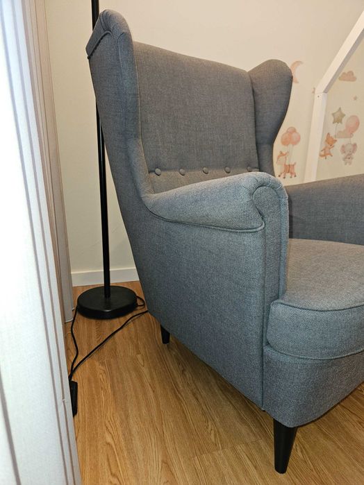 Poltrona STRANDMON IKEA cinza - "NOVO"