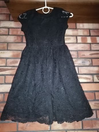 Czarna sukienka koronka r. 134