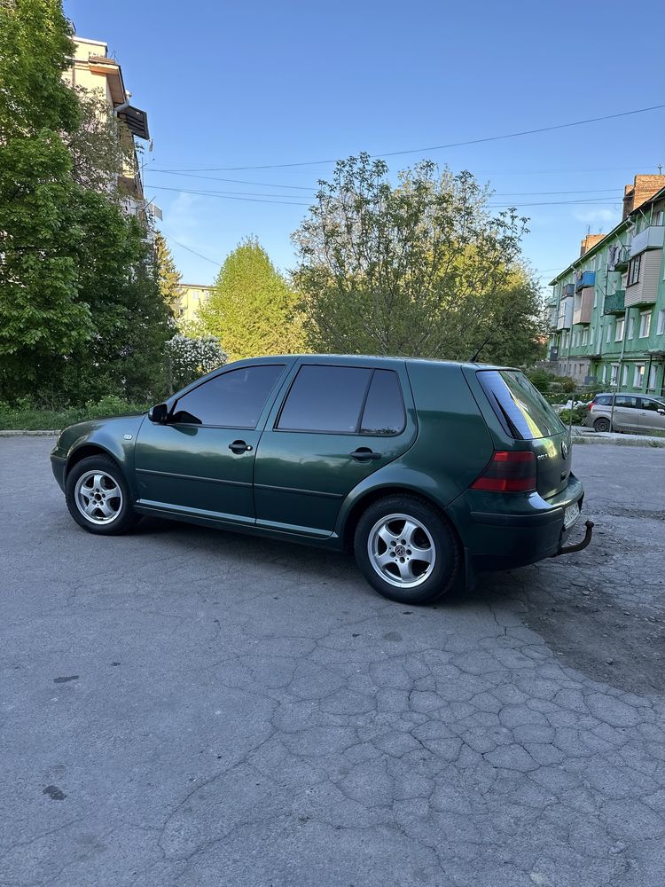 Volkswagen Golf 4 2000р 1.6 бензин