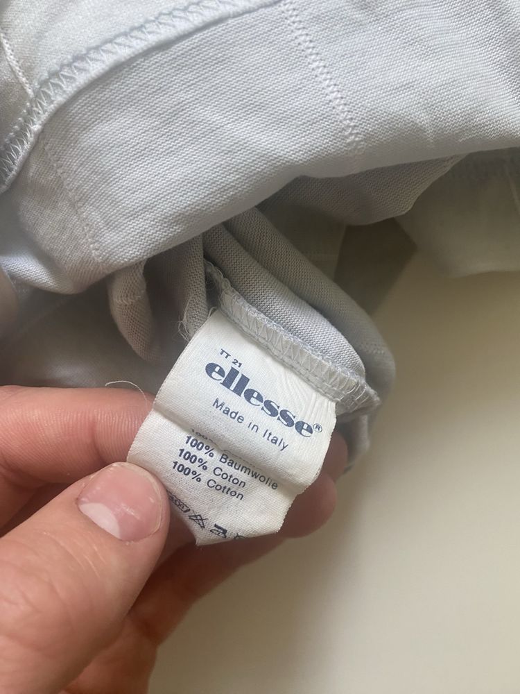 Jasnoszara koszulka Ellesse