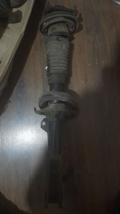 Продам передние стойки мазда мпв