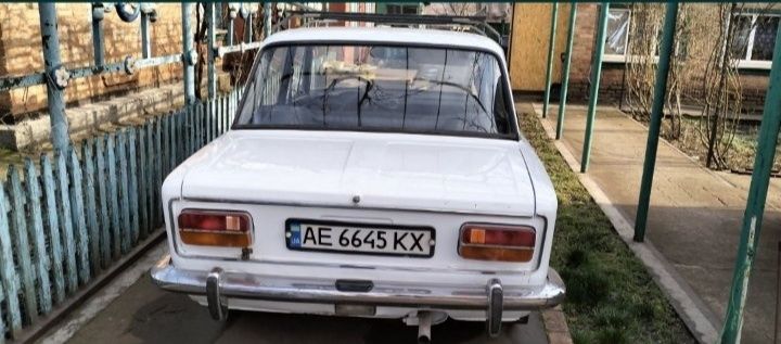 ВАЗ 2103 білого кольору