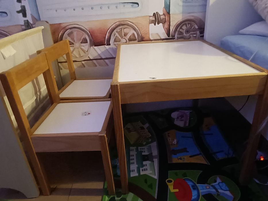 Stolik i krzeselka do pokoju dziecięcego